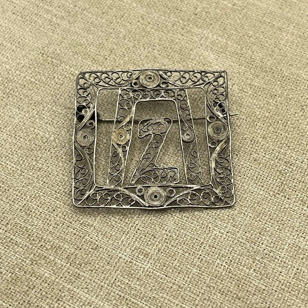 unisex silver 950 filigree Z brooch
